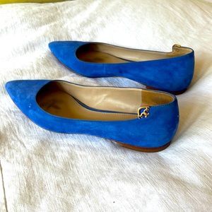 Tory Burch blue flats-size 9. Very comfortable and look great w jeans!
